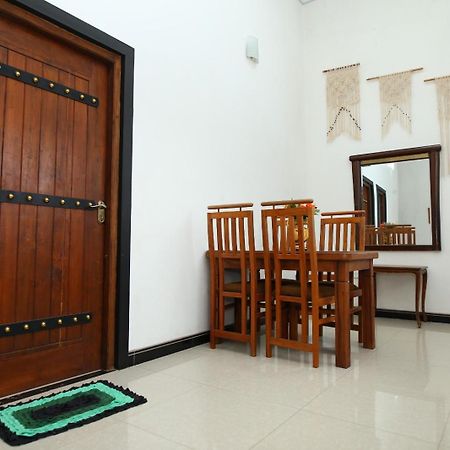Sujee'S Guest House With Two Bed Rooms Anuradhapura Exterior photo